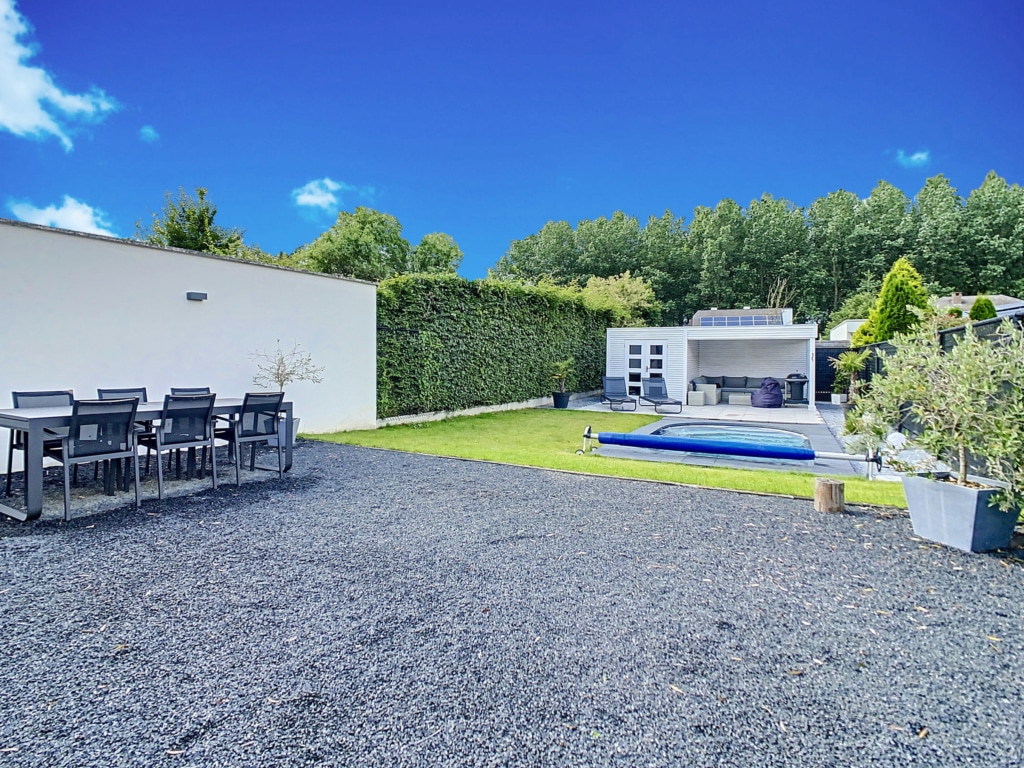 Espace Extérieur Modernes avec Piscine et Coin Repas Piscine - Magnifique maison 3 façades avec piscine – Zemst