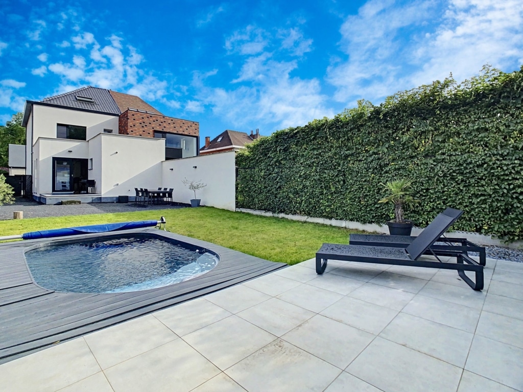 Espace Piscine Moderne et Jardin Convivial Jardin - Magnifique maison 3 façades avec piscine – Zemst