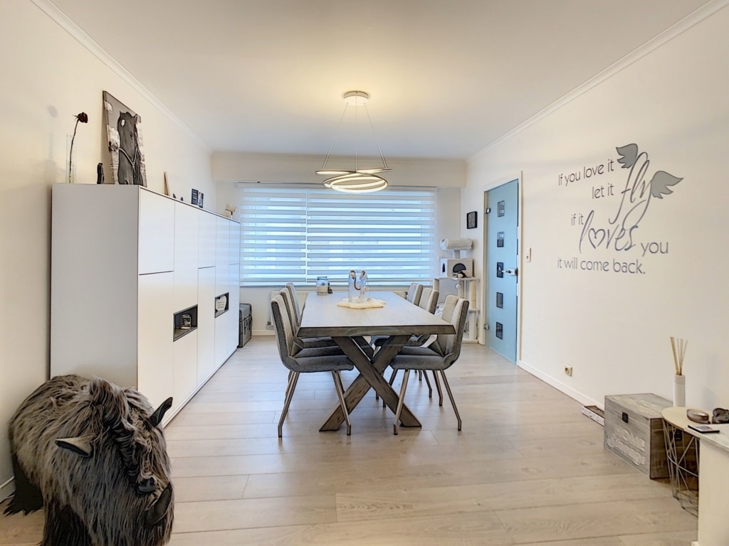Salle à Manger Moderne et Élégante au Look Minimaliste Salle a manger - Magnifique maison 3 façades avec piscine – Zemst