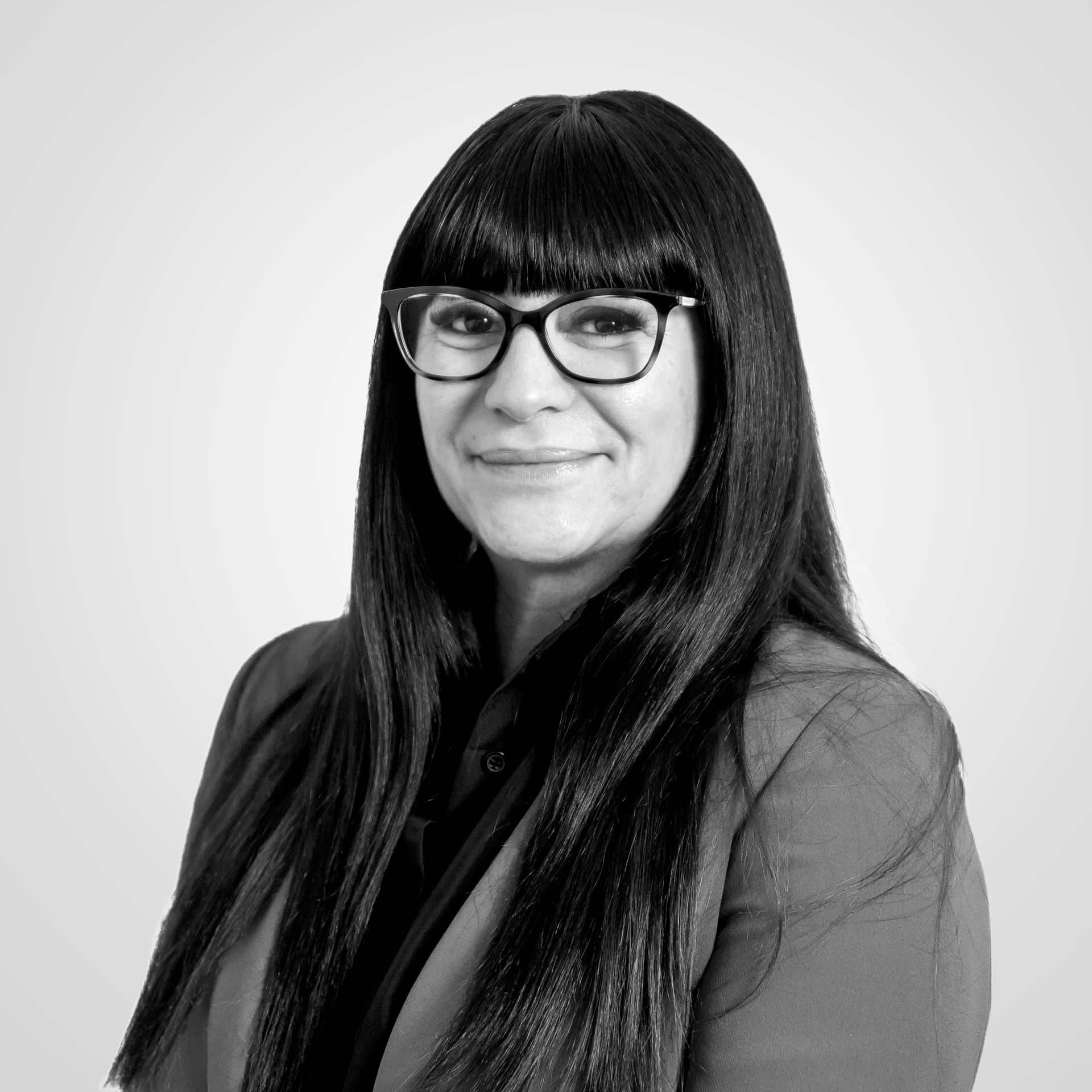 Mona firouzfar real estate expert in brussels professional confident and welcoming you real estate agency