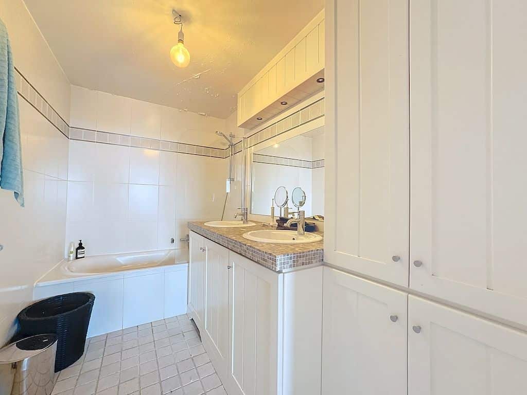 Bathroom - Cavell : Magnificent apartment with 2 terraces + parking - Uccle