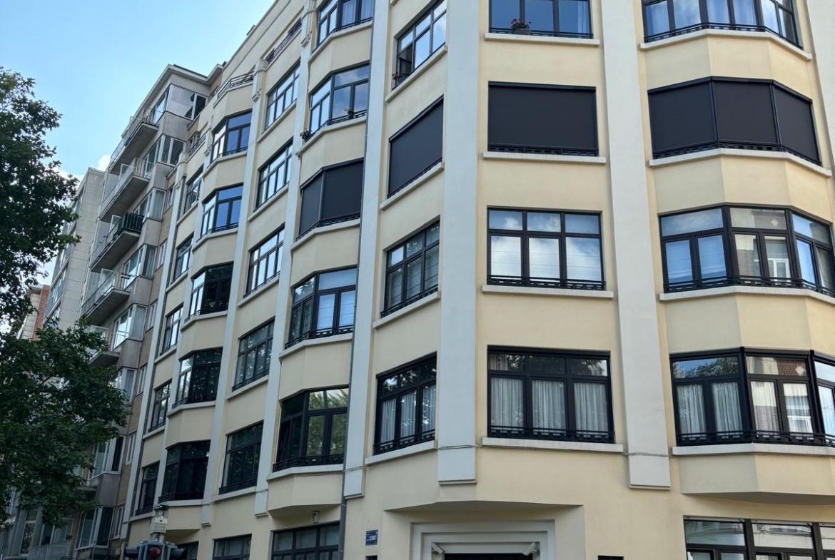 Facade - Exceptional apartment 2 bedrooms + maid's room 25m² - Etterbeek