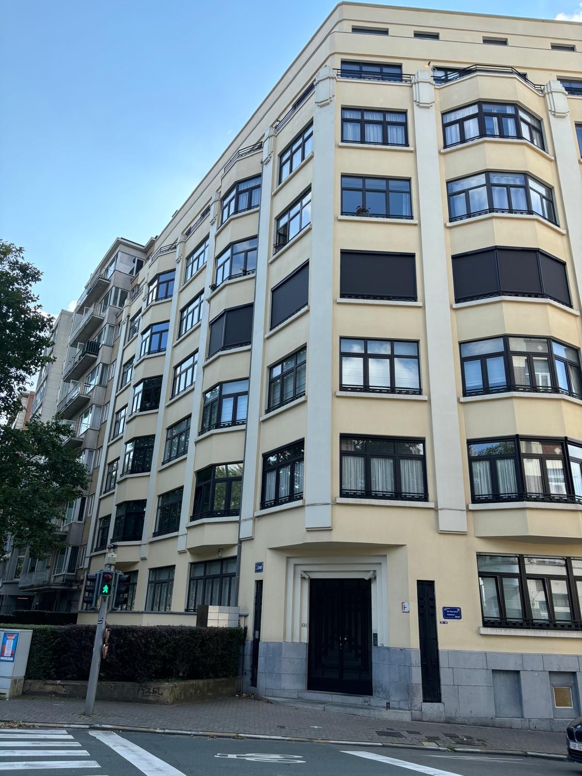 Modern Corniche Apartment with Elegant Facade Facade - Exceptional apartment 2 bedrooms + maid's room 25m² - Etterbeek