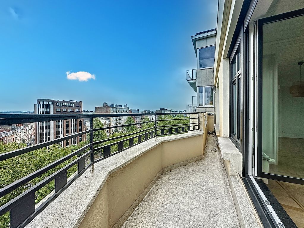 Balcony - Exceptional apartment 2 bedrooms + maid's room 25m² - Etterbeek