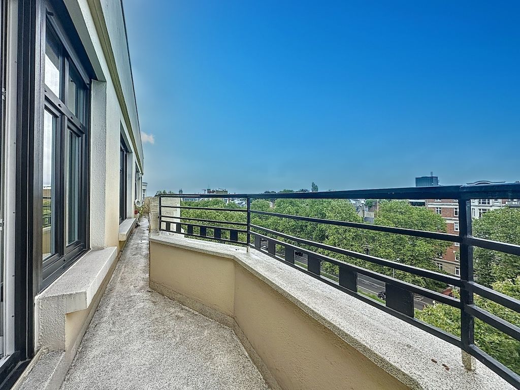 Balcony - Exceptional apartment 2 bedrooms + maid's room 25m² - Etterbeek
