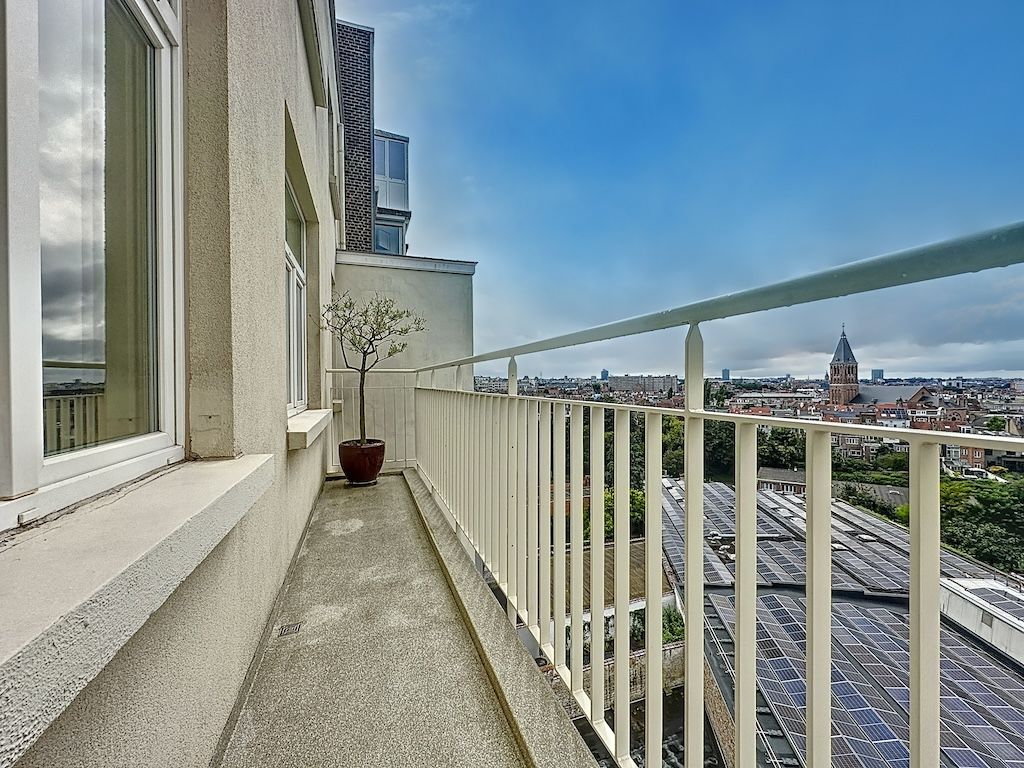 Balcony - Exceptional apartment 2 bedrooms + maid's room 25m² - Etterbeek