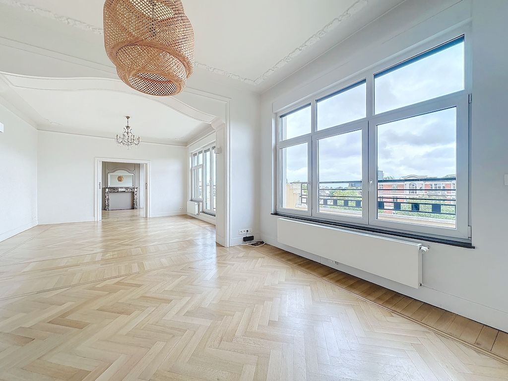 Exceptional apartment 2 bedrooms + maid's room 25m² - Etterbeek