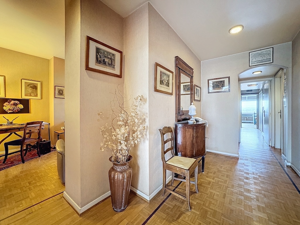 Entree - Louise Châtelain - Mooie flat met terrassen + garage - Elsene