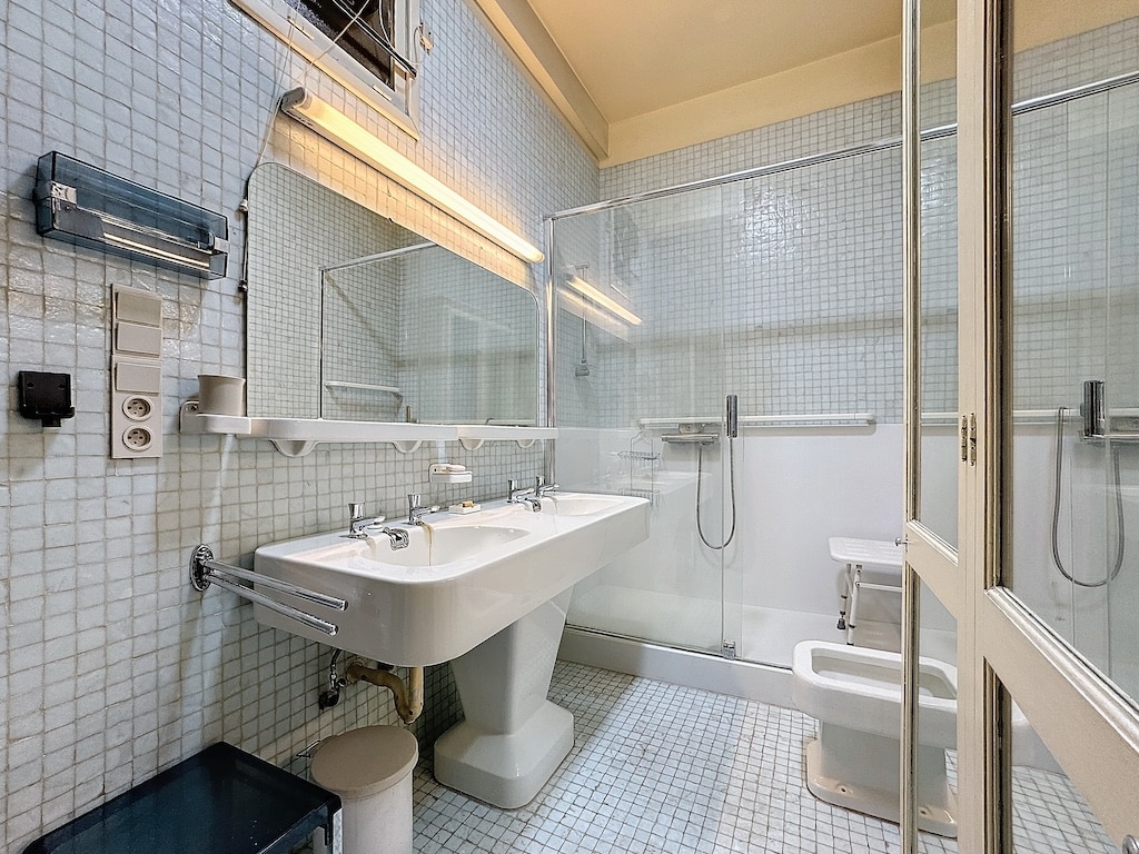 Badkamer - Louise Châtelain - Mooie flat met terrassen + garage - Elsene