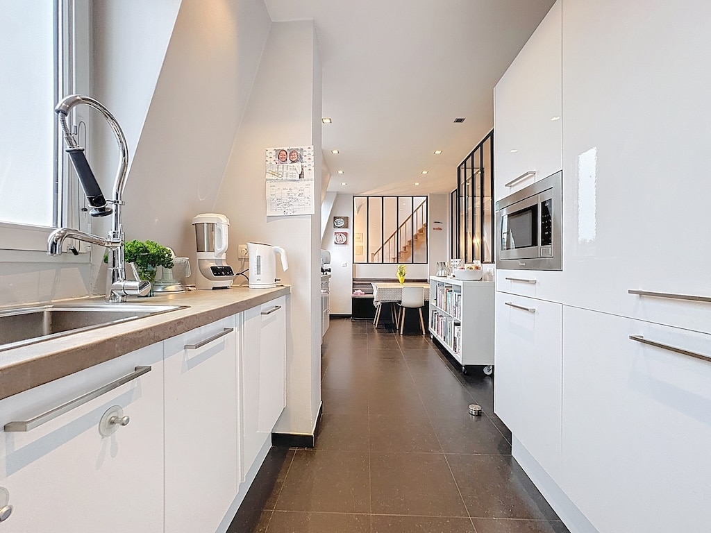 Keuken - Brugmannplein: 3 slaapkamers + bureau - terras en garage - Elsene
