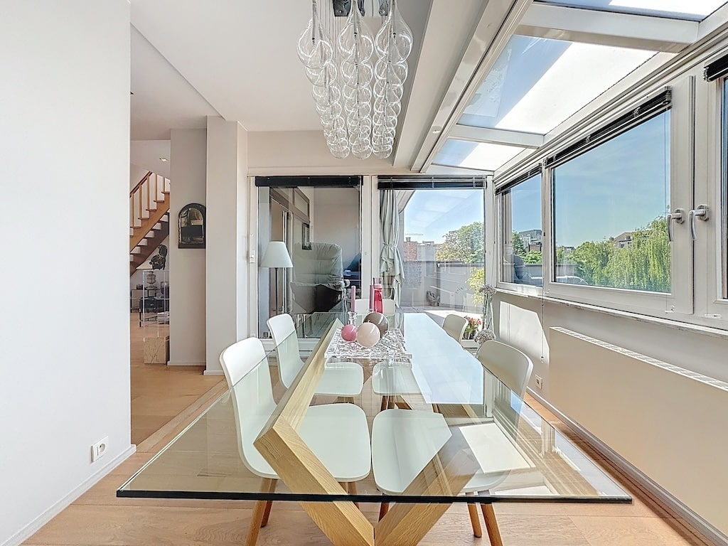 Eetkamer - Brugmannplein: 3 slaapkamers + bureau - terras en garage - Elsene