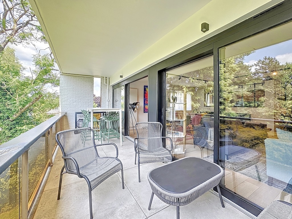 Balcony - Duplex Apartment 3bed terraces and garages - Hamoir - Uccle