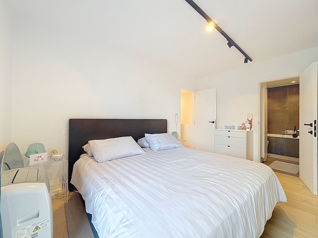 Bedroom - Duplex Apartment 3bed terraces and garages - Hamoir - Uccle