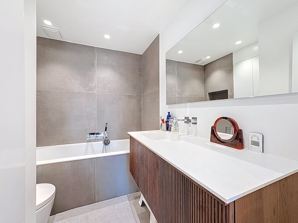 Bathroom - Duplex Apartment 3bed terraces and garages - Hamoir - Uccle