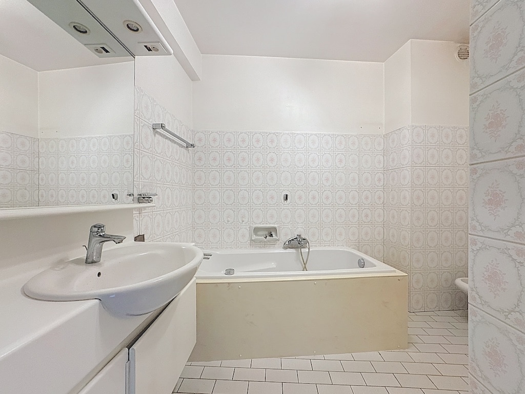 Salle de bain - Appartement 3 ch + 2 terrasses + garage et cave – Bruxelles