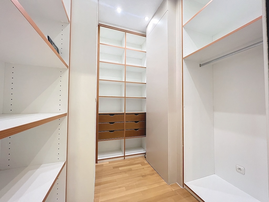 Dressing - Jubelpark - Triplex 4 slaapkamers met terrassen - Etterbeek
