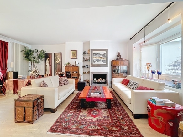 Woonkamer - Zavel: Huis met 3 slaapkamers en buitenruimte + parking - Brussel