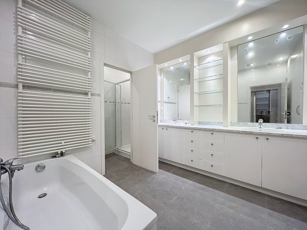 Badkamer - Jubelpark - Triplex 4 slaapkamers met terrassen - Etterbeek