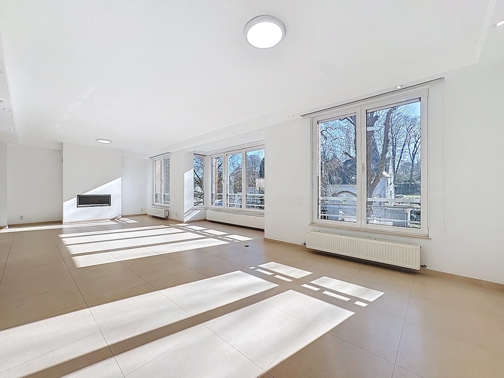 Duplex 4 slaapkamers - Terras + parkeerplaats - Elsene