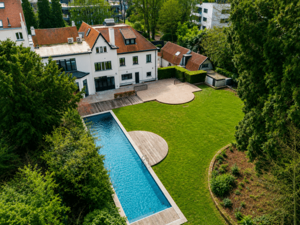 Maison de prestige avec piscine terrasse en bois et grand jardin arboré   maison 7 chambres  uccle