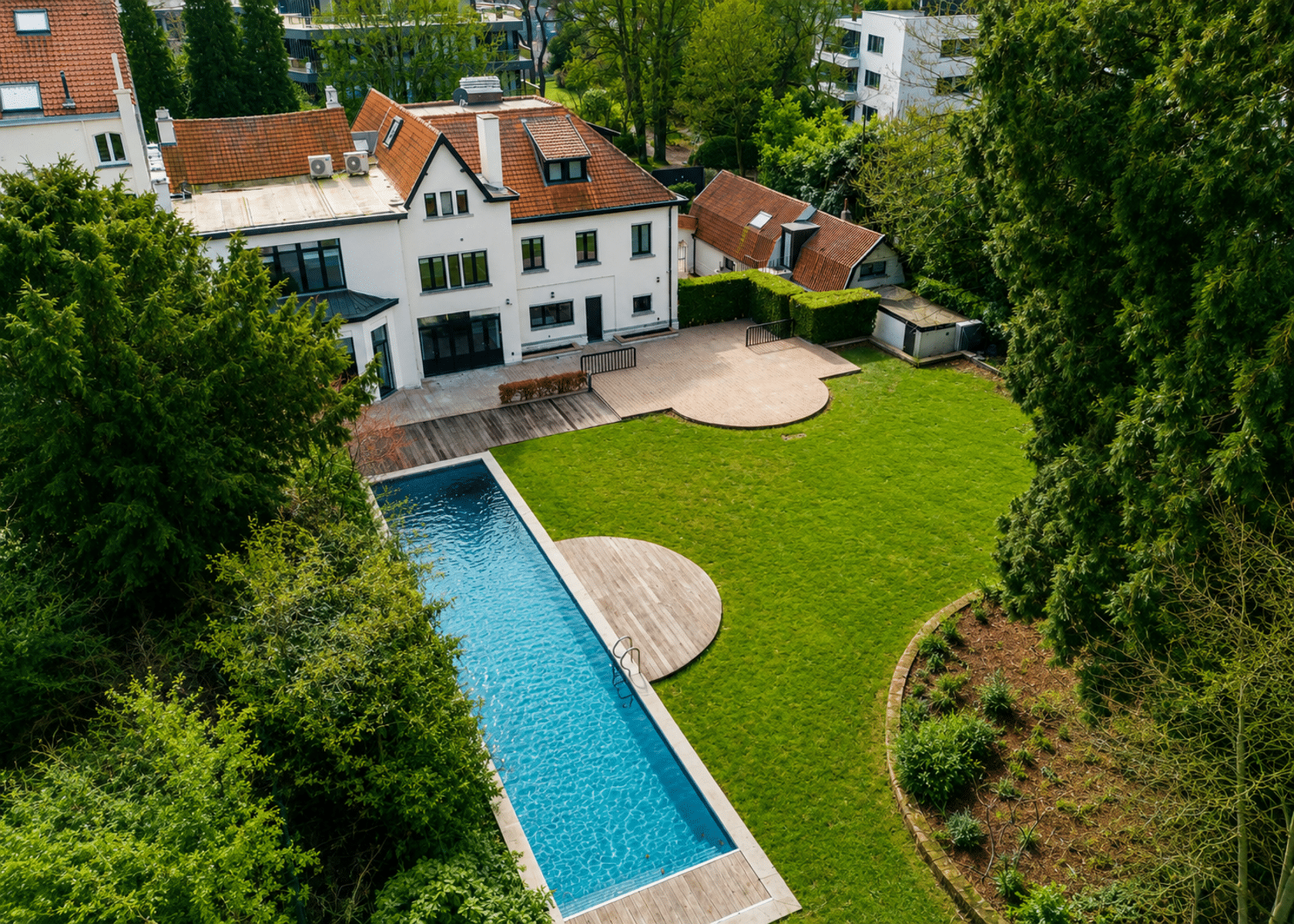 Prestigious house with swimming pool, wooden terrace and large garden 7 bedroom house uccle.