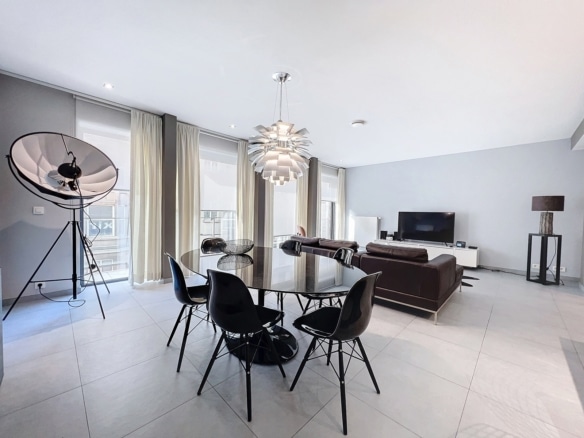Salon et salle à manger design dans appartement lumineux   appartement 2 chambres  ixelles