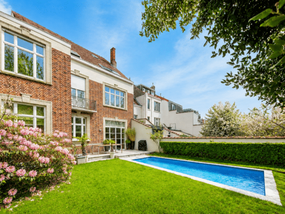 Maison de prestige en briques avec jardin terrasse et piscine   exceptionnelle maison 6 chambres avec piscine  uccle