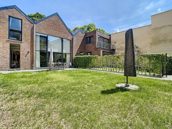 Maison contemporaine en brique avec grand jardin terrasse et baies vitrées   maison 4 chambres  woluwe saint pierre