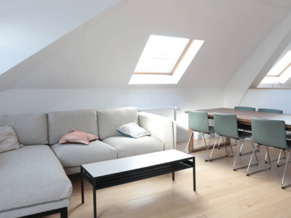 Appartement mansardé lumineux avec salon cuisine ouverte et coin repas moderne   appartement 2 chambres  etterbeek