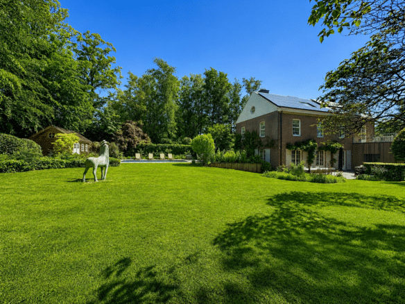 Maison avec grand jardin paysager terrasse et panneaux solaires   quartier bechet  villa avec piscine  peb  b  kraainem