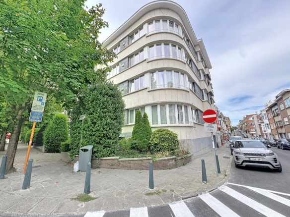 Immeuble dappartements moderne en angle avec rue résidentielle arborée   appartement 2 chambres  woluwe saint lambert