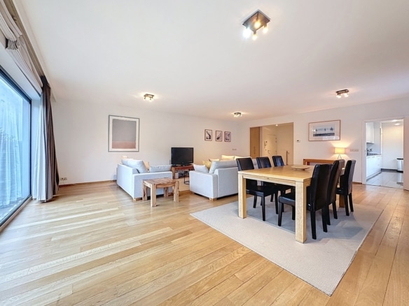 Appartement lumineux avec salon moderne salle à manger parquet et cuisine ouverte   appartement 3 chambres  bruxelles