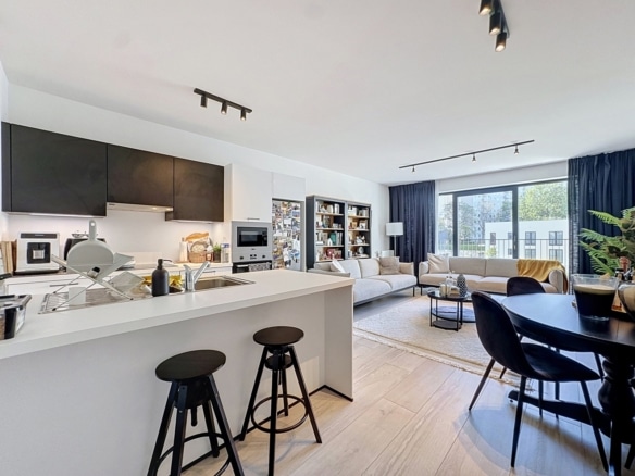 Appartement moderne avec cuisine ouverte salon lumineux et balcon urbain   appartement 2 chambres  woluwe saint lambert