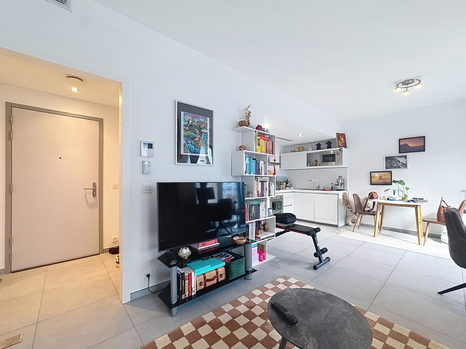 Bright Living Room with Open Kitchen – You Real Estate Agency Bright living room with an open kitchen in a modern apartment.