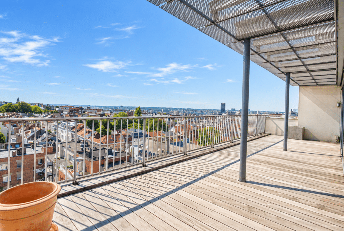 Apartment terrace with a panoramic view of the city.