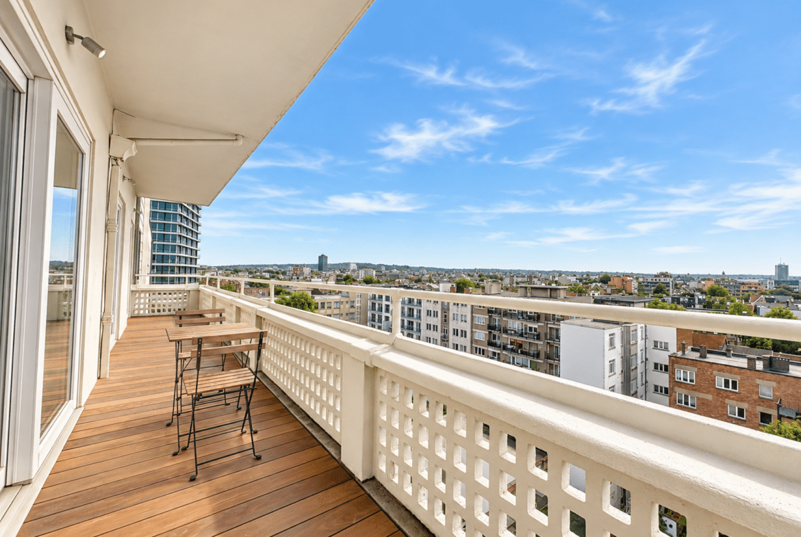 Apartment terrace with hardwood floors and a panoramic view of the city.