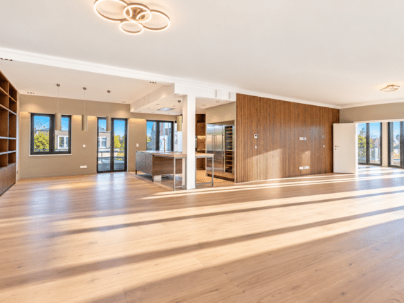 Licht appartement met open keuken, ruime woonkamer, parketvloer en terras   appartement met 4 slaapkamers  Elsene