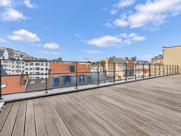 Terrasse panoramique dappartement avec vue sur toits urbains   appartement 3 chambres  ixelles